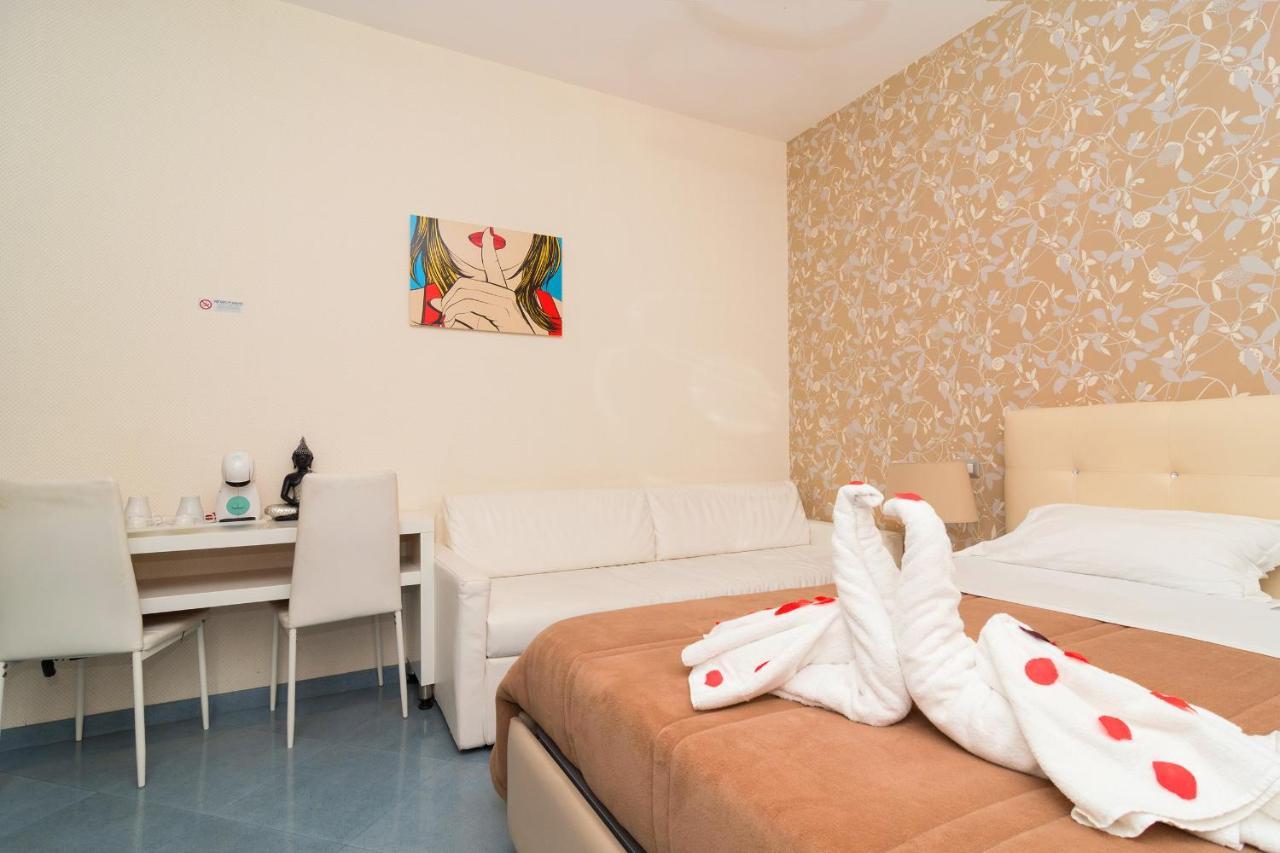 Guest House Emily Suites Сорренто Экстерьер фото